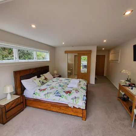 The Perfect Getaway For Two In A Large Suite Whanganui Exterior photo