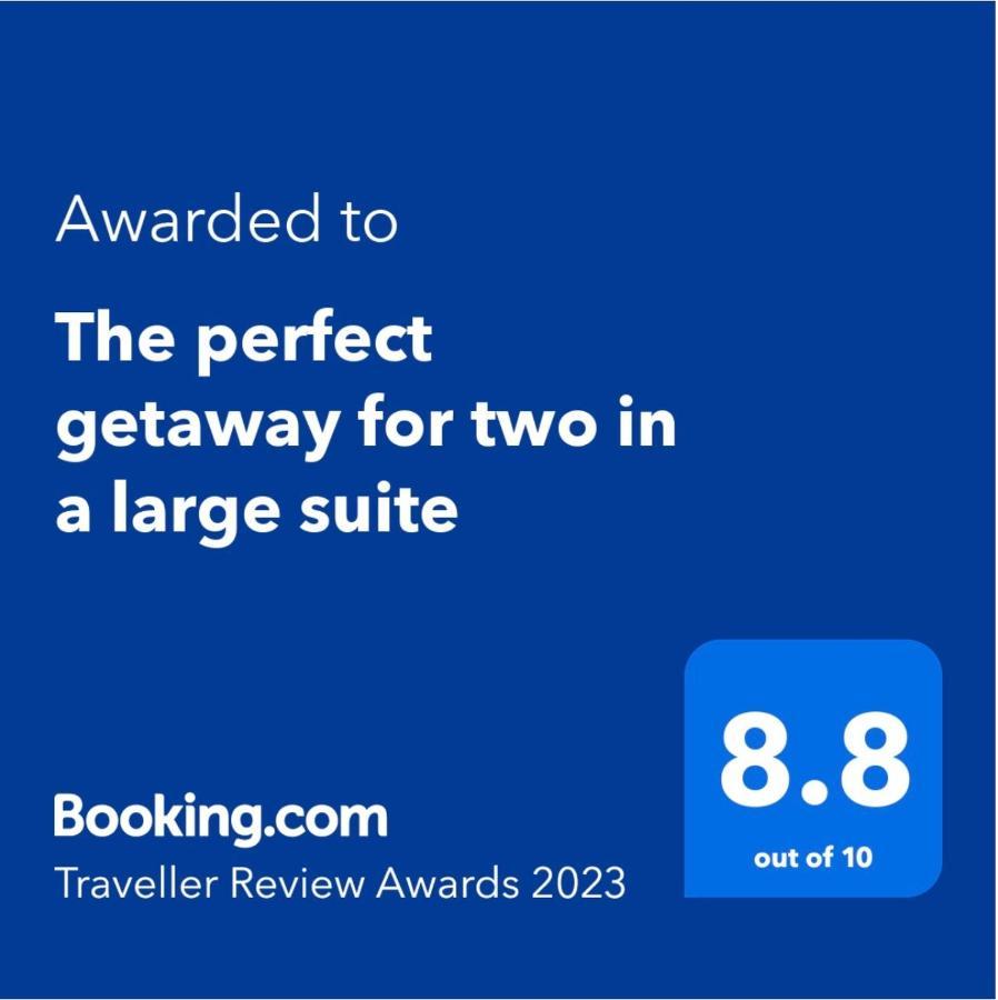 The Perfect Getaway For Two In A Large Whanganui